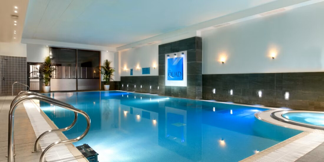 crowne plaza london swim